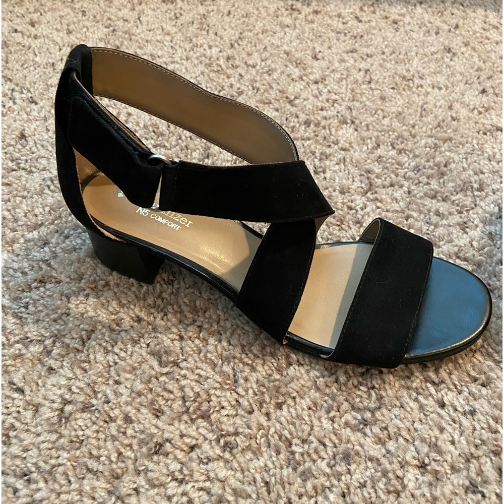 Women’s size 8 Naturalizer Sandals